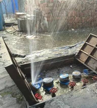 未使用橡塑产品水管爆裂 自来水保温未使用橡塑产品水管爆裂