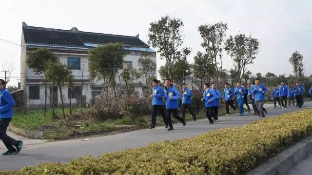 橡塑保温材料厂家销售员奔跑中 橡塑保温材料厂家销售员奔跑中